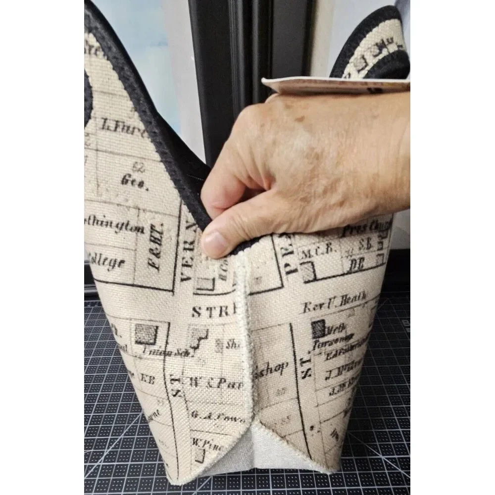 NWT Daisy Mae designs Vintage map Lunch bag Neoprene+Polycotton‎ w/zipper